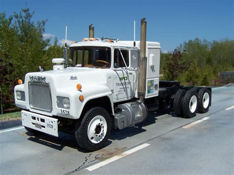 2001 Mack R600