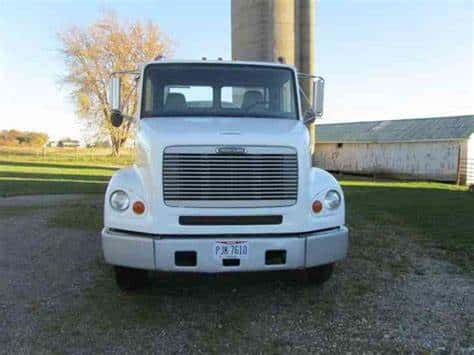 2002 Freightliner FL112