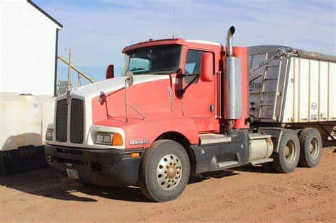 2004 Kenworth T600 Cargo Truck