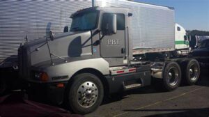 2004 Kenworth T600 Day Cab