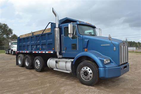 2004 Kenworth T600 Heavy Duty Truck