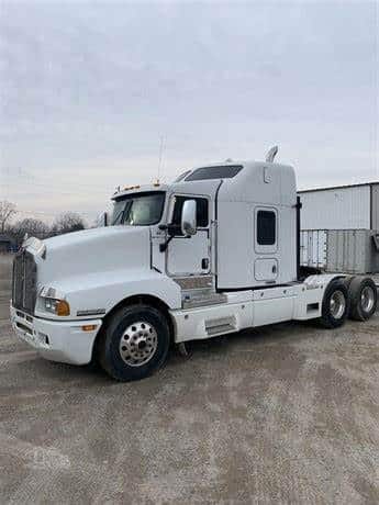 2004 Kenworth T600 with Sleeper Cab