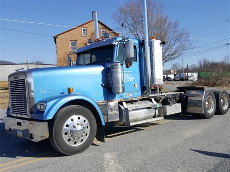 2000 Freightliner Classic XL Daycab