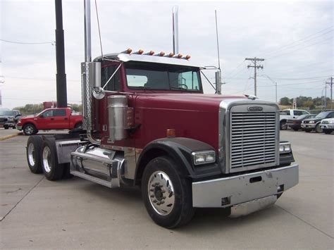 2000 Freightliner Classic XL Tractor