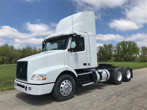 2014 Volvo VNM 200