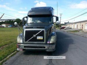 2003 Volvo VNL 670