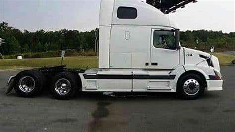 2005 Volvo VNL 670