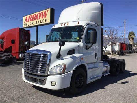 2015 Freightliner Cascadia Flat Top