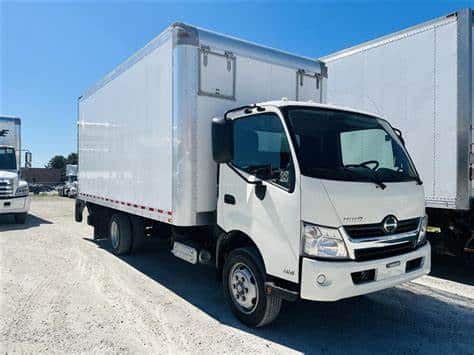 2017 Hino 195 Trash Can Cleaning Truck