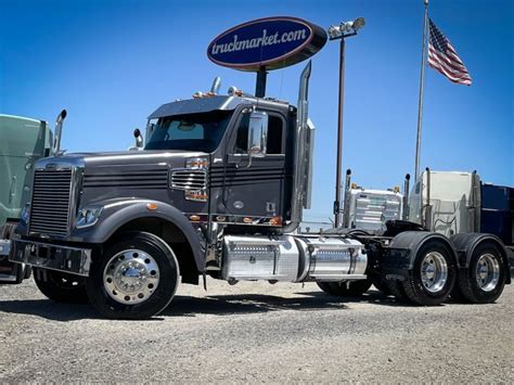 2020 Freightliner Coronado