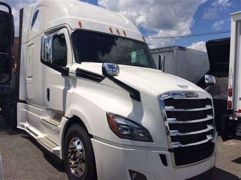 2021 Freightliner Cascadia Flat Top